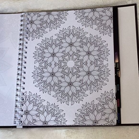 Love To Color Kaleidoscope Coloring Book 90 designs Bound Together - Picture 5 of 12